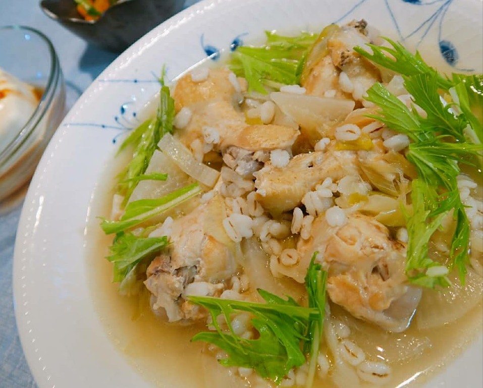 圧力鍋で 手羽元と押麦のサムゲタン風 Eatpick