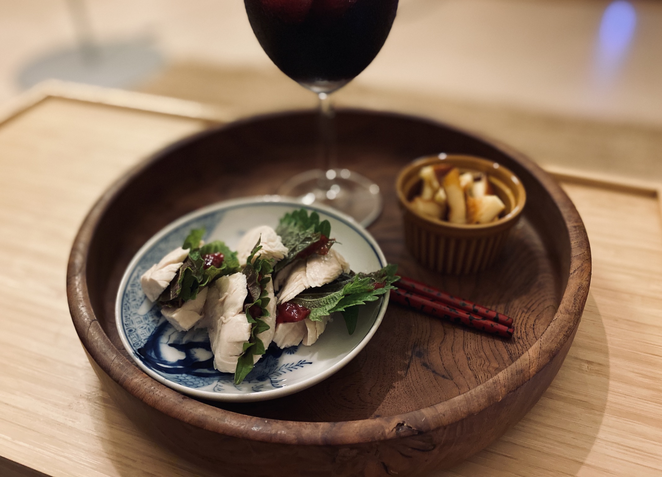 夜には肴 6pチーズ薫製と笹身梅肉 Eatpick