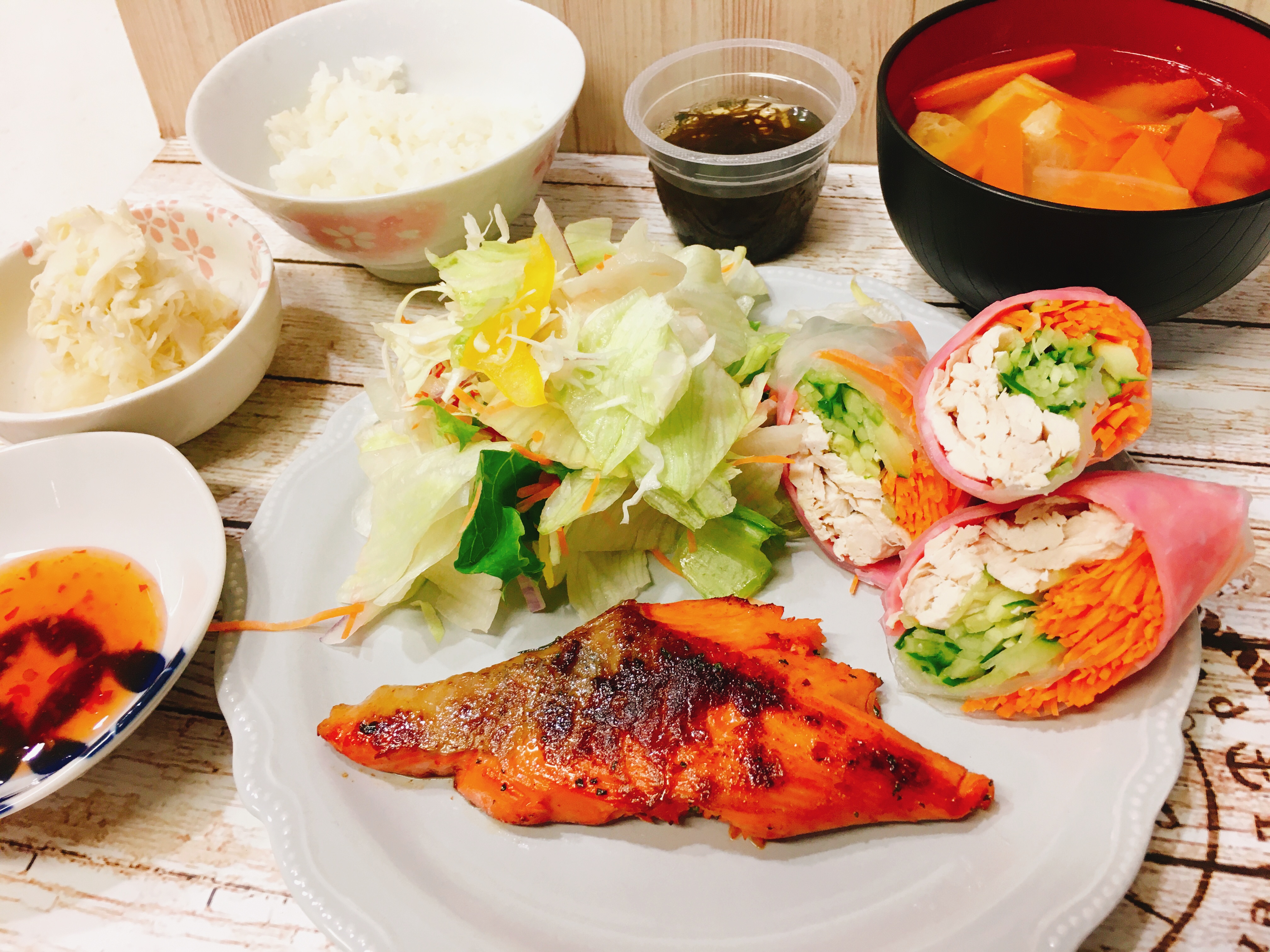 鮭のみりんバター焼き ビアハム入り生春巻き Eatpick