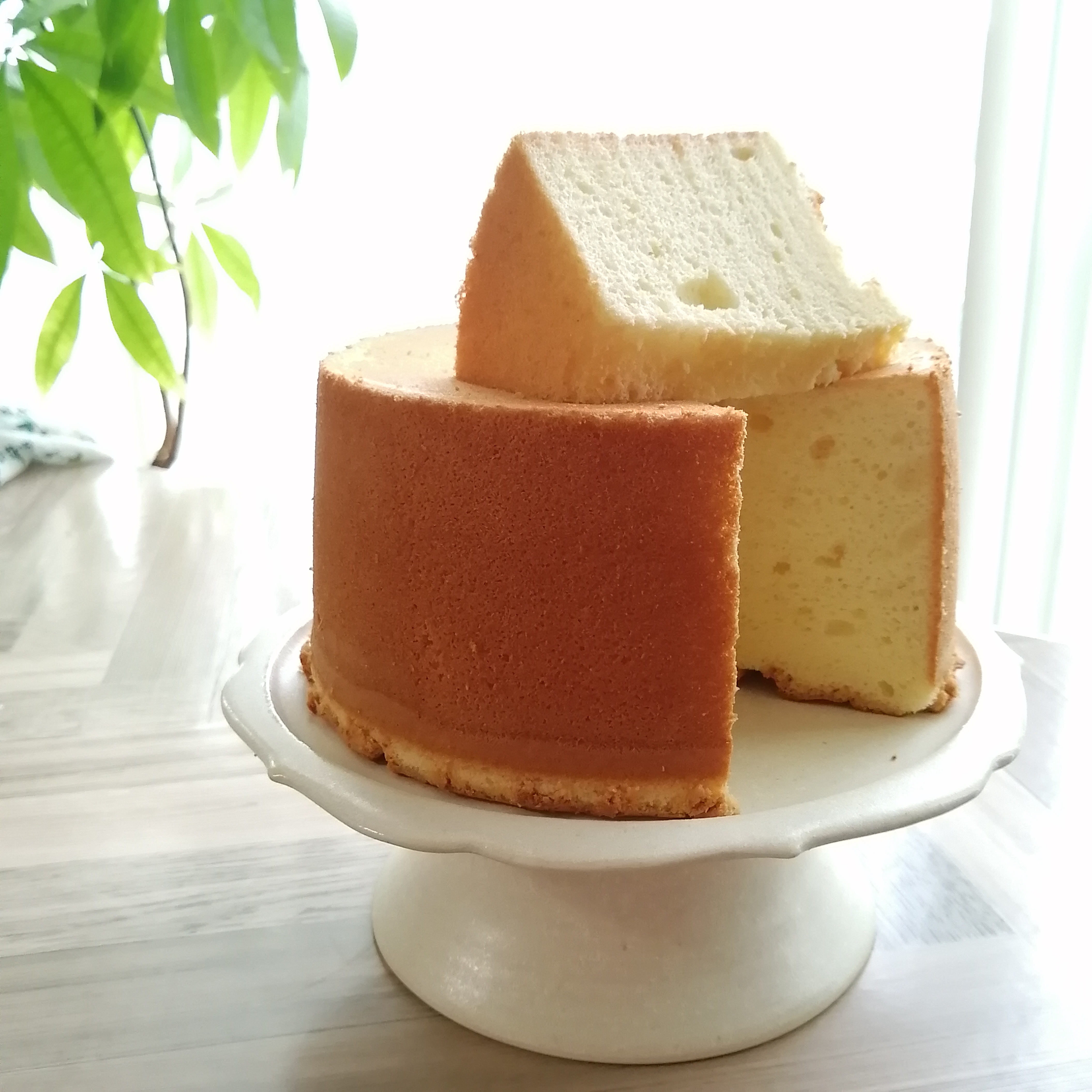ヨーグルトとオリーブオイルのシフォンケーキ Eatpick ヨーグルトとオリーブオイルのシフォンケーキ Eatpick