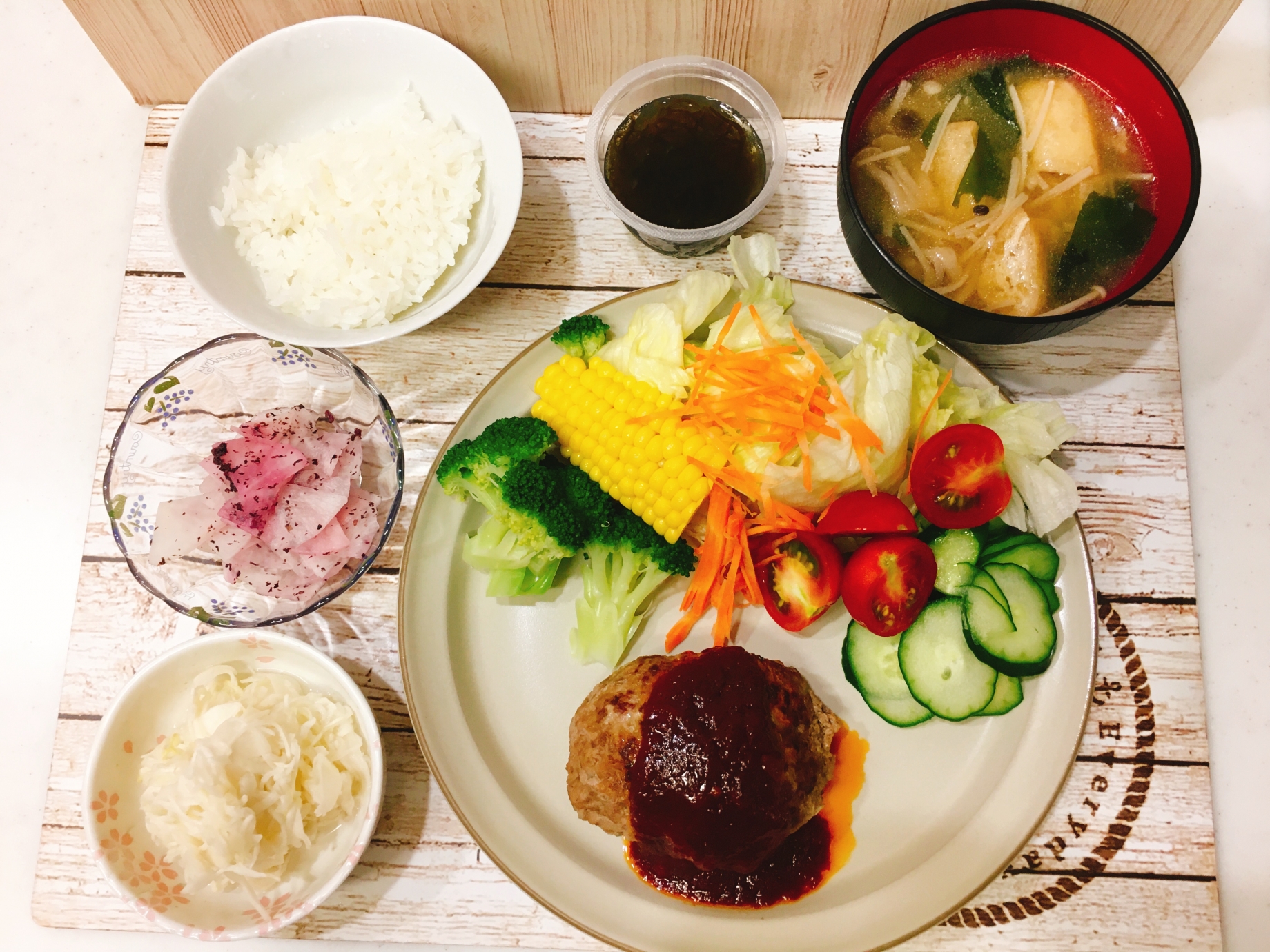 ハンバーグ定食 姉妹揃って同じ Eatpick ハンバーグ定食 姉妹揃って同じ Eatpick