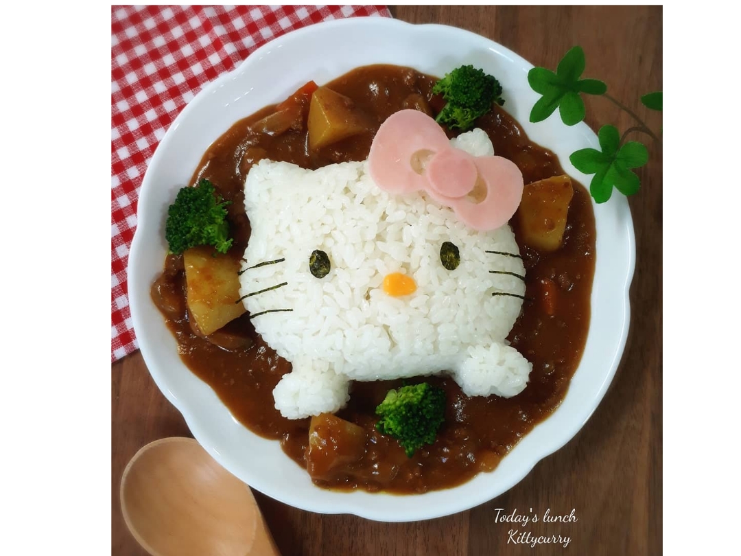 キティちゃんカレーとドラえもんカレー Eatpick
