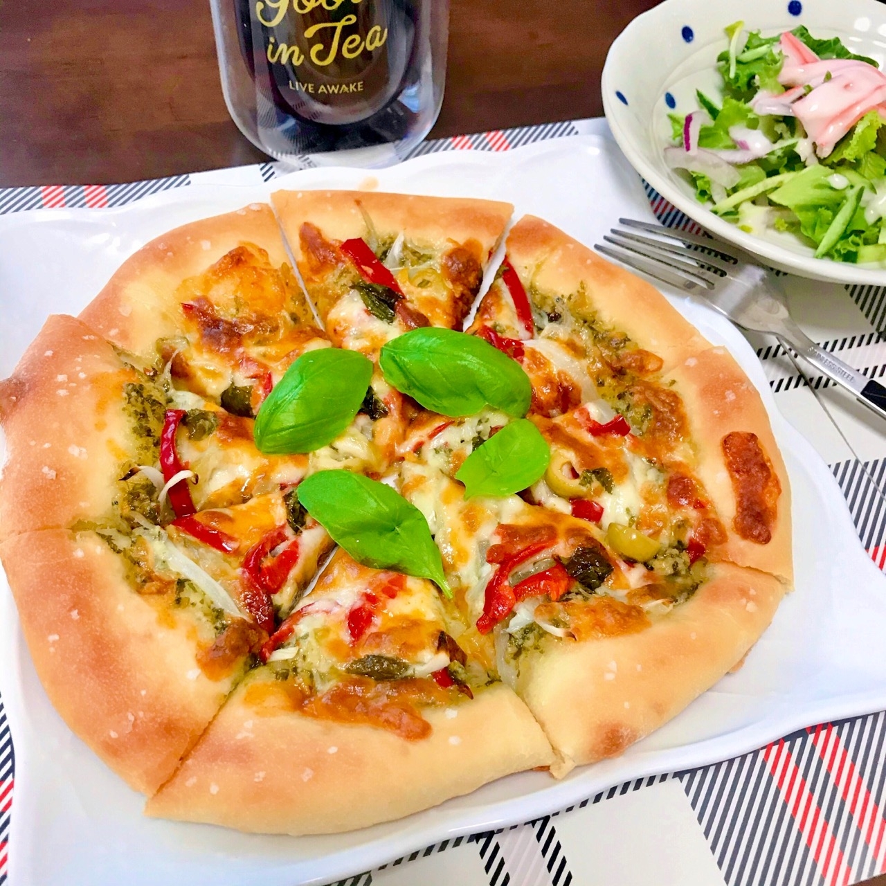 自家製バジルソースピザ Eatpick