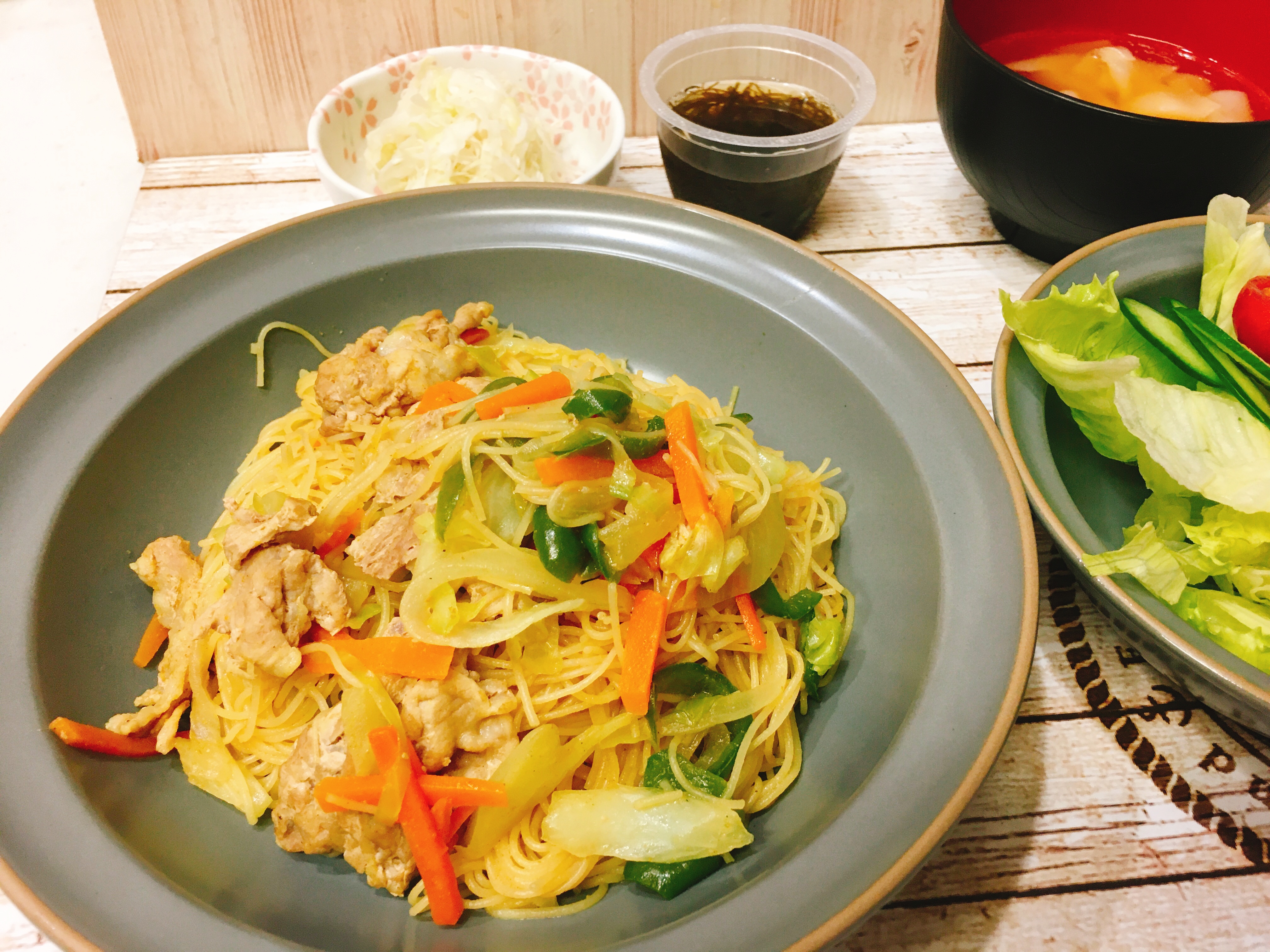 ケンミン焼きビーフン カレー味 Eatpick ケンミン焼きビーフン カレー味 Eatpick