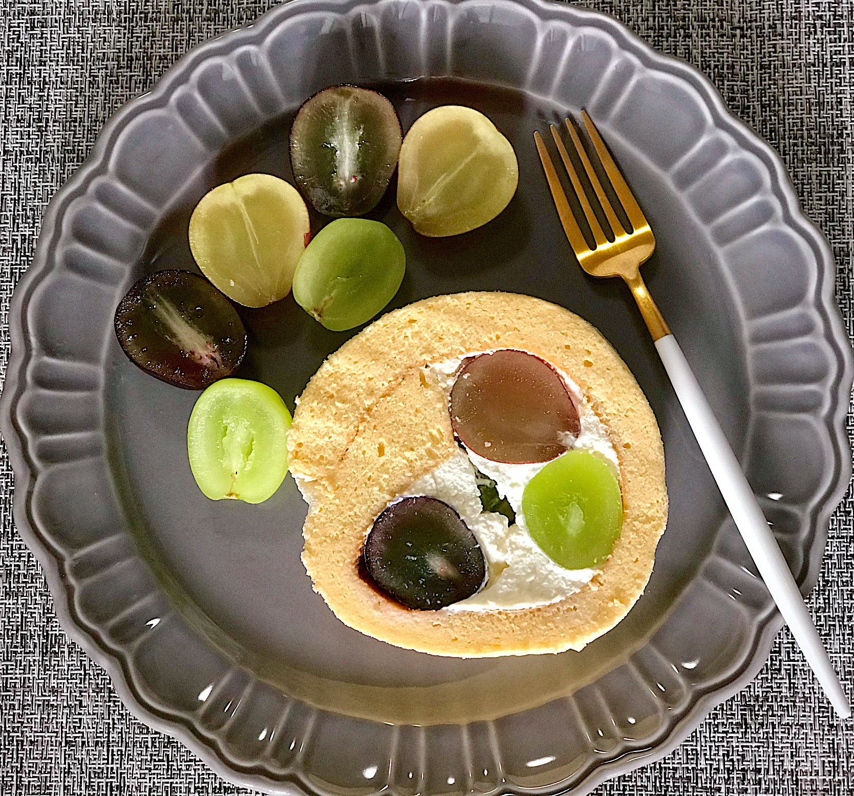 3種のぶどうのロールケーキ 失敗の巻 Eatpick