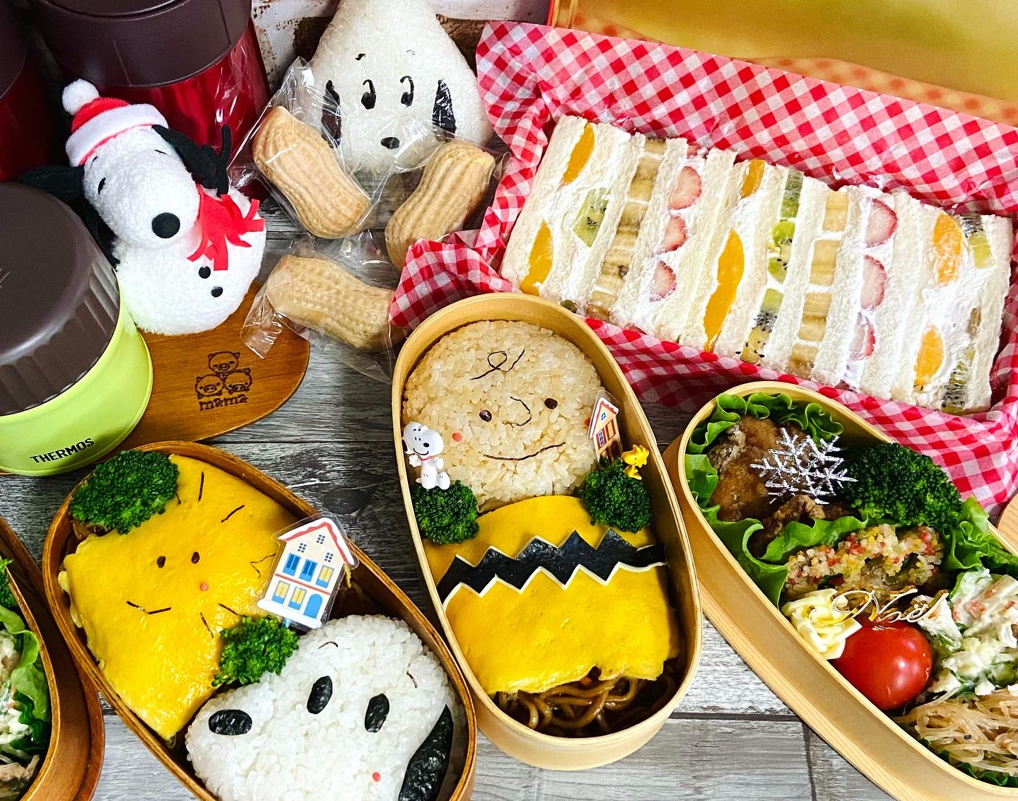 スヌーピーのオムそばとおにぎり弁当 Eatpick スヌーピーのオムそばとおにぎり弁当 Eatpick