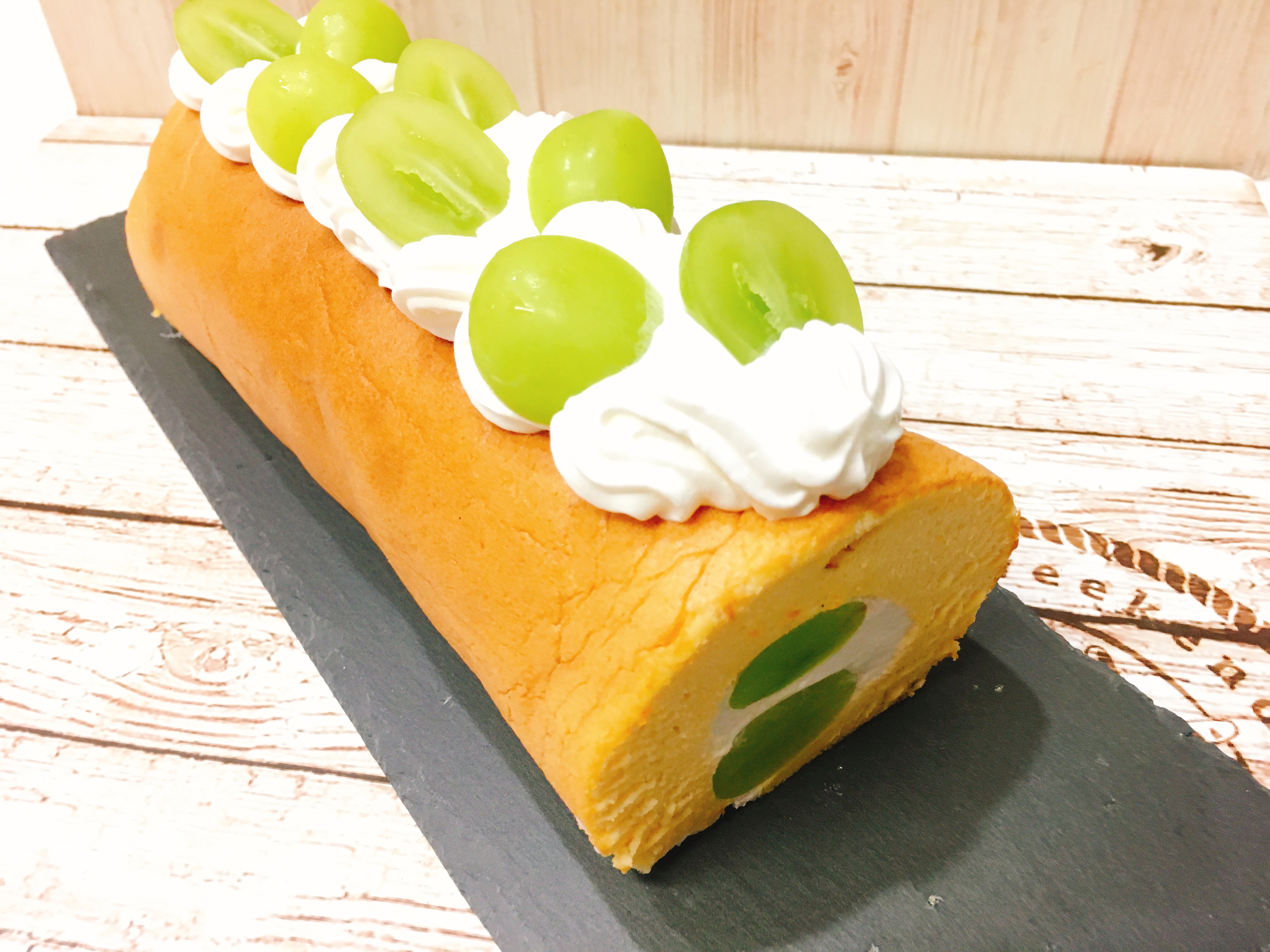 シャインマスカットロールケーキ Eatpick シャインマスカットロールケーキ Eatpick