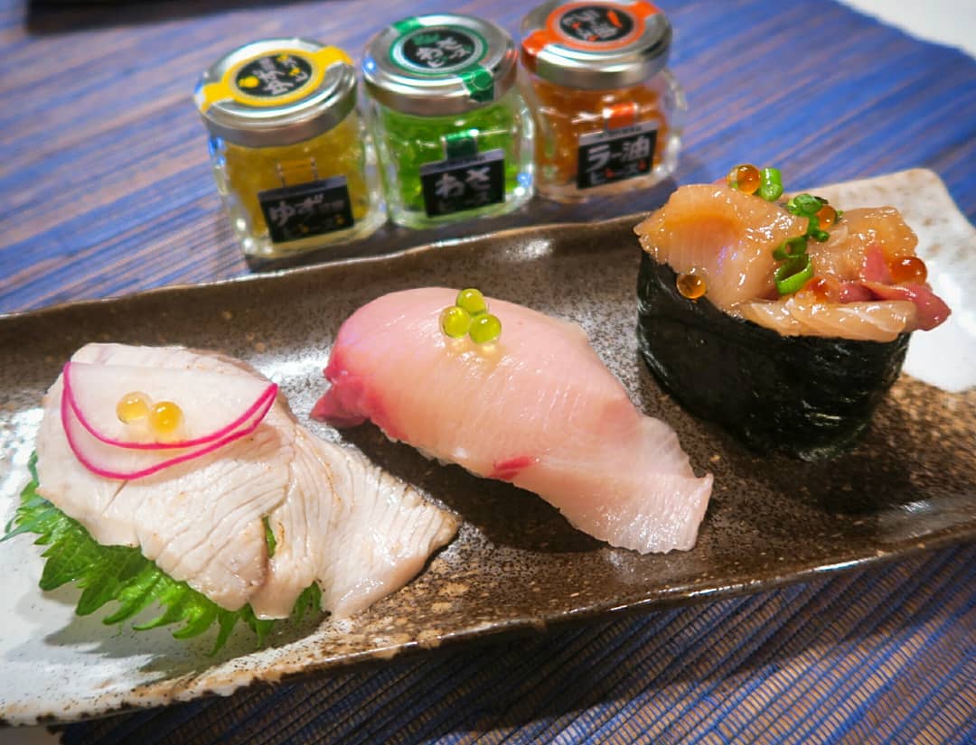 旬の寒ブリ 寿司3種 握りました Eatpick 旬の寒ブリ 寿司3種 握りました Eatpick