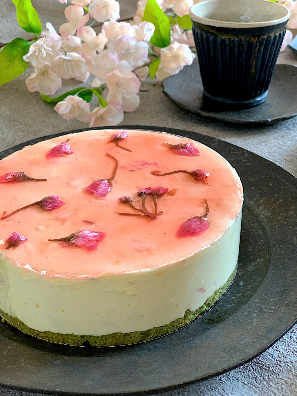 桜とホワイトチョコのムースケーキ Eatpick 桜とホワイトチョコのムースケーキ Eatpick