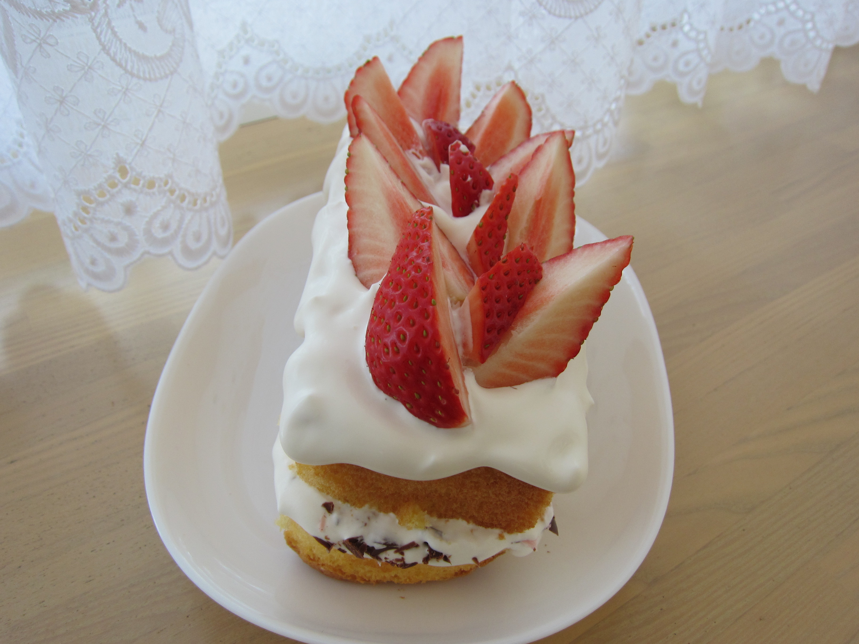 天ぷら粉でスポンジケージを焼いて いちごのショートケーキ Eatpick