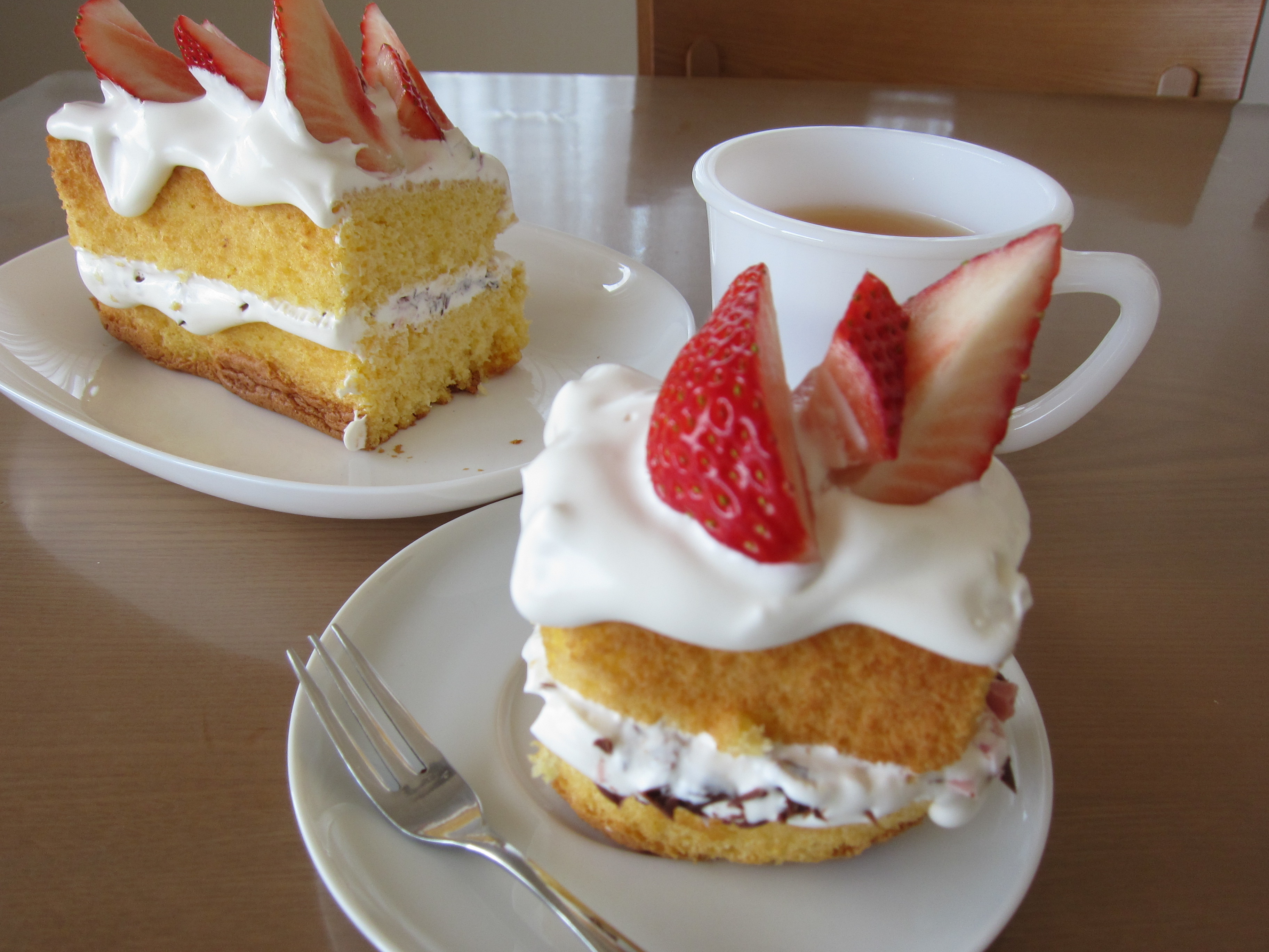 天ぷら粉でスポンジケージを焼いて いちごのショートケーキ Eatpick
