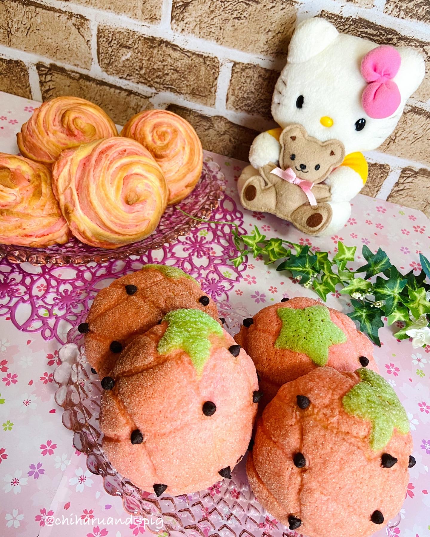ぶたさんアイスの苺メロンパン www.ourgardenbalsallheath.org