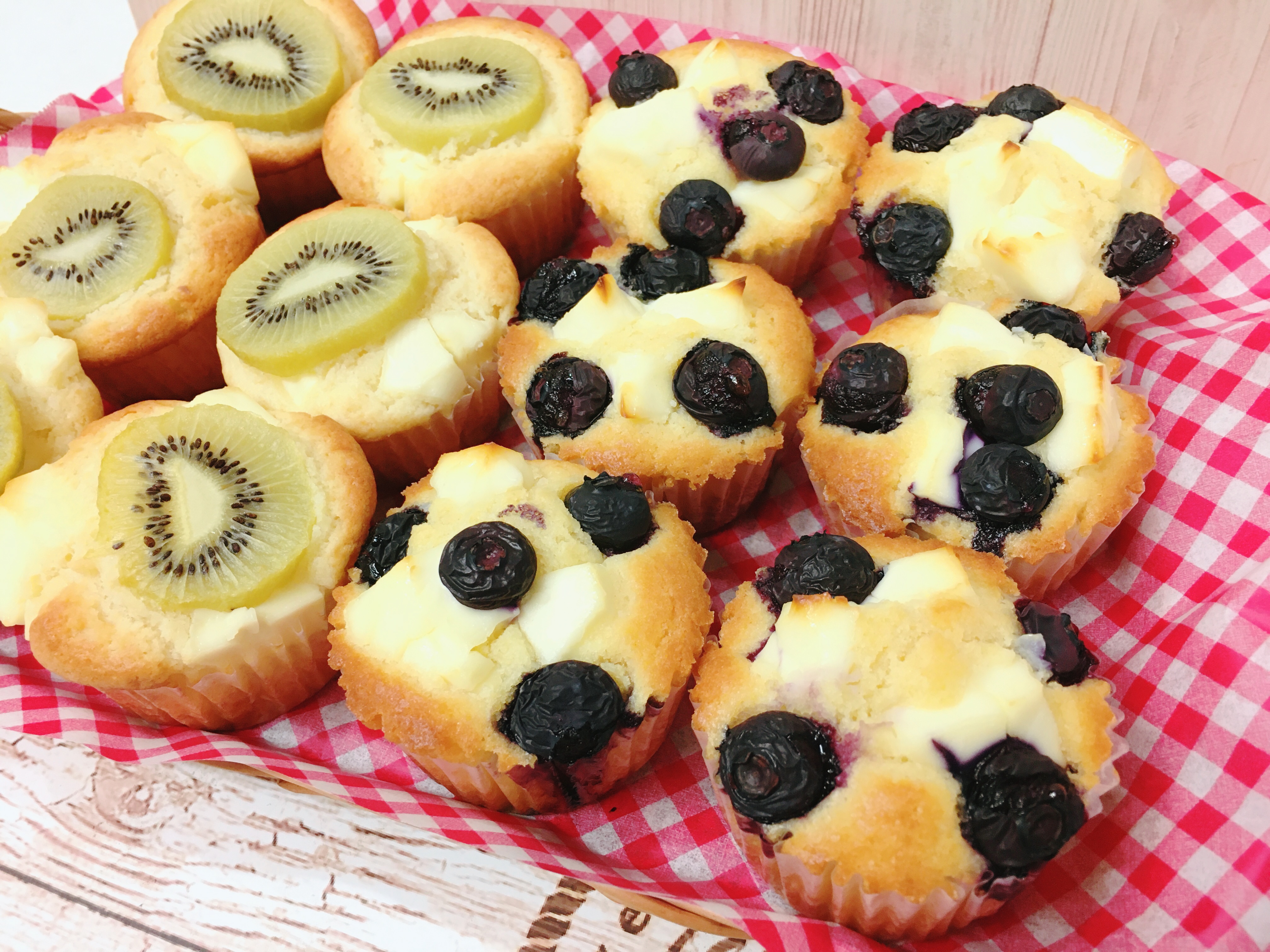 キウイ クリームチーズマフィン ブルーベリー クリームチーズマフィン Eatpick