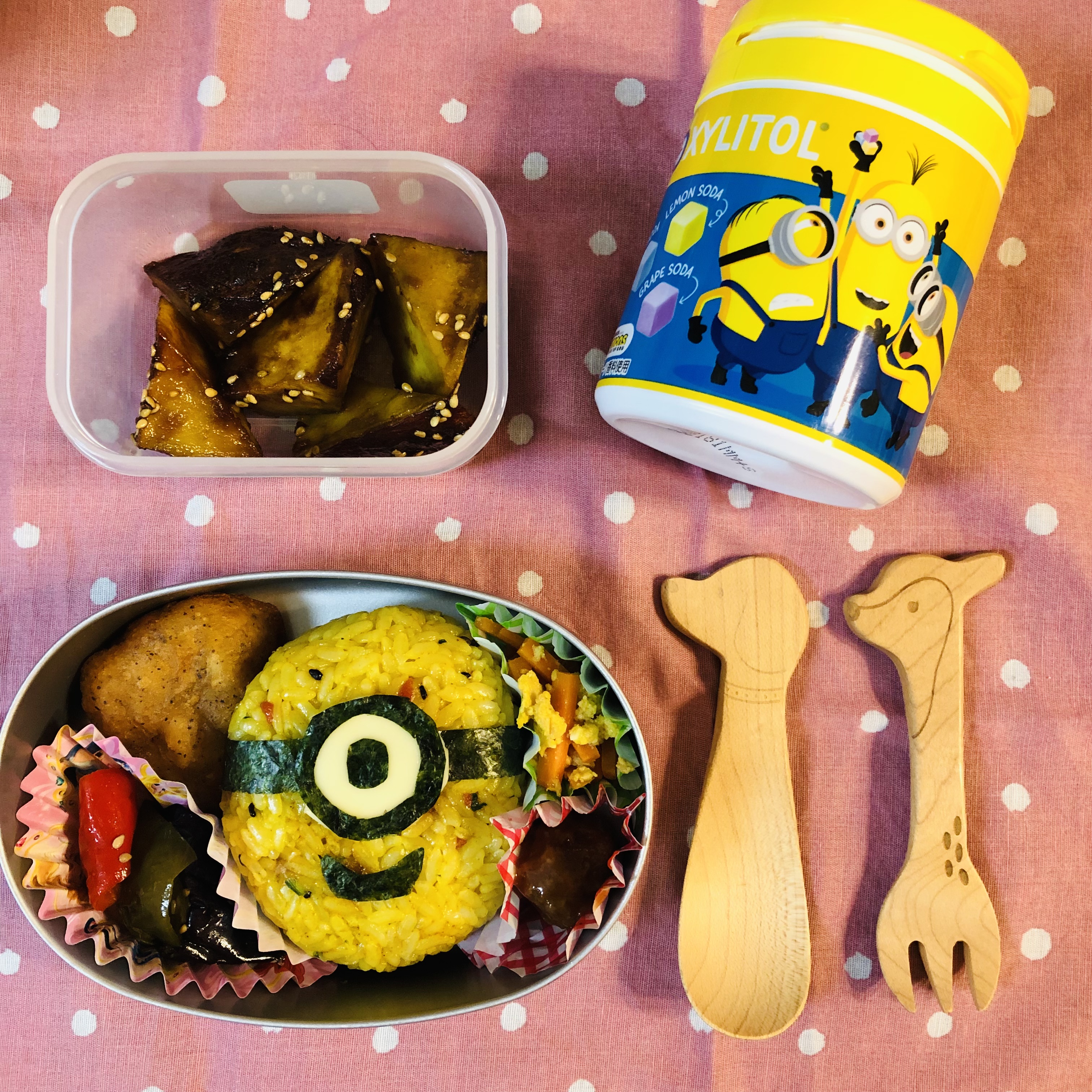 1001 小学校遠足分含め お弁当3つ ミニオンおにぎり のつもり Eatpick 1001 小学校遠足分含め お弁当3つ ミニオンおにぎり のつもり Eatpick