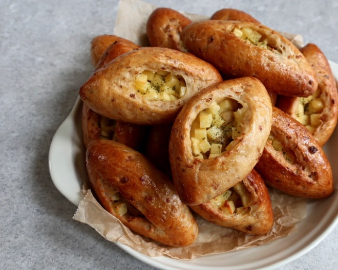 ハムとチリチェダーチーズのカルツォーネのレシピ