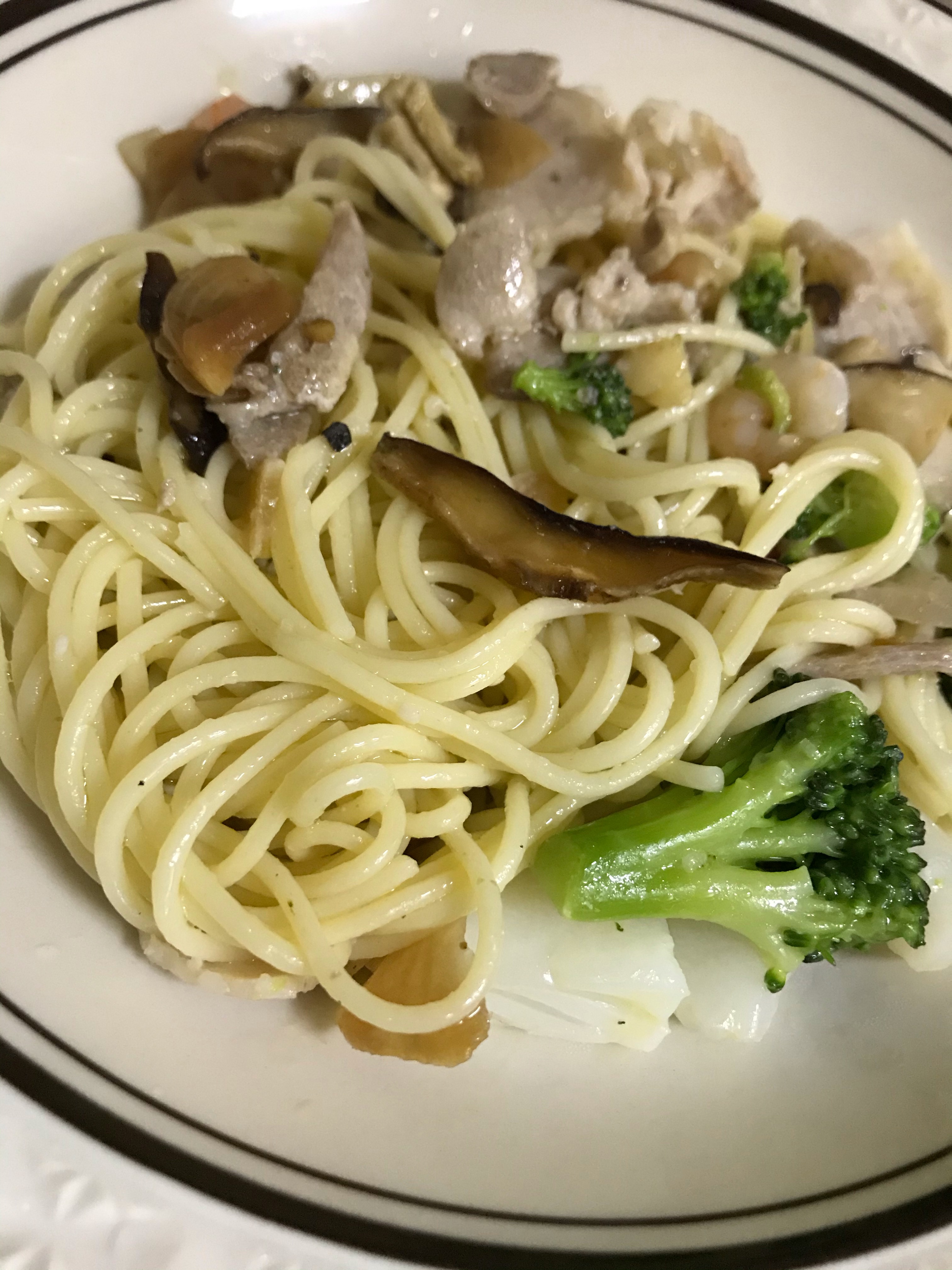 アヒージョアレンジのパスタ Eatpick アヒージョアレンジのパスタ Eatpick
