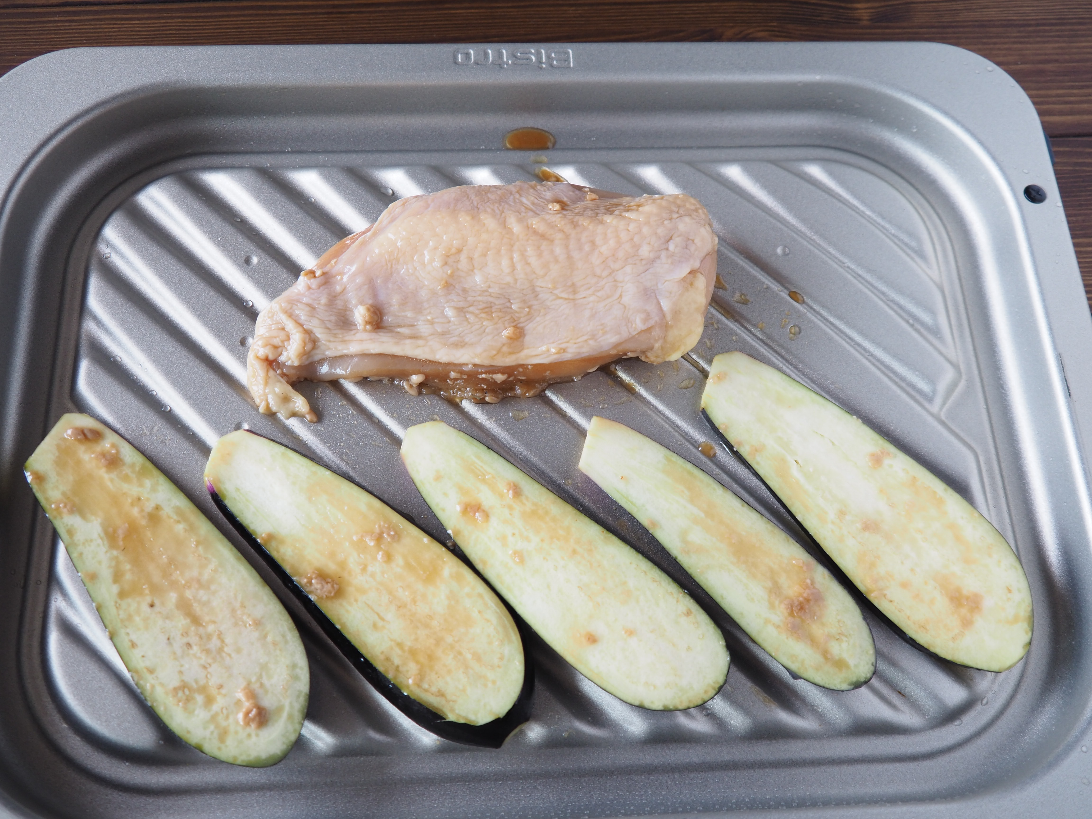 ピリ辛 やみつき ヤンニョムチキンサンド Eatpick