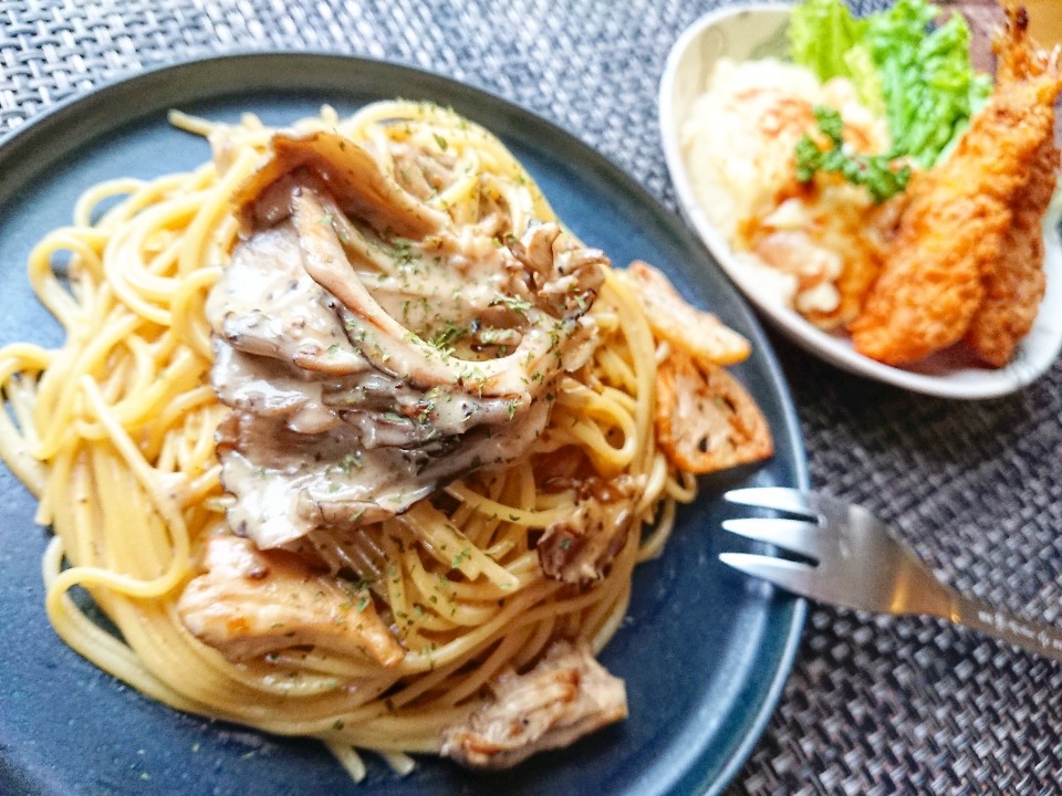 舞茸のフンギクリームパスタ ロイヤルデリ Eatpick