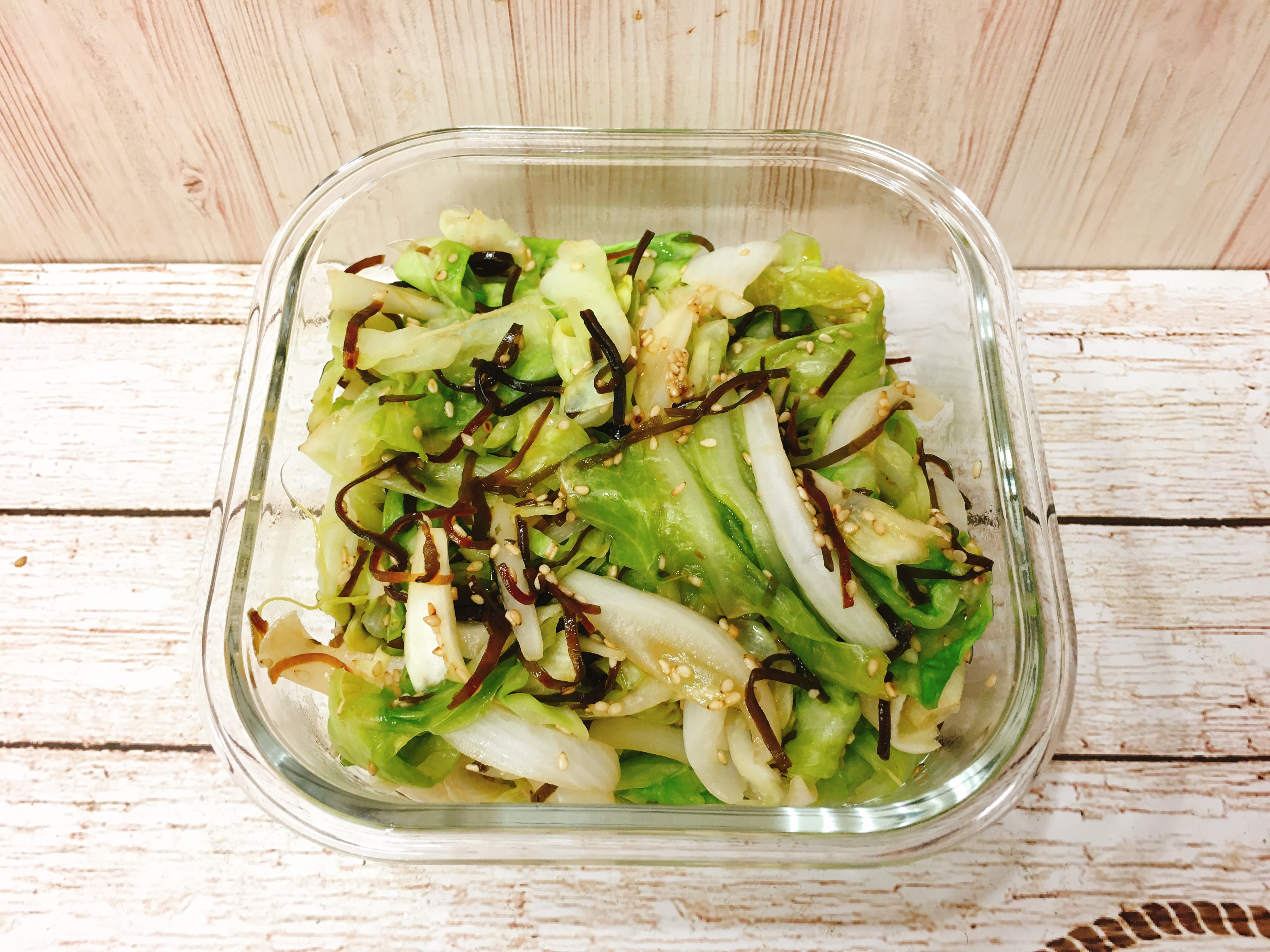 時短 春キャベツと新玉ねぎの塩昆布和え Eatpick