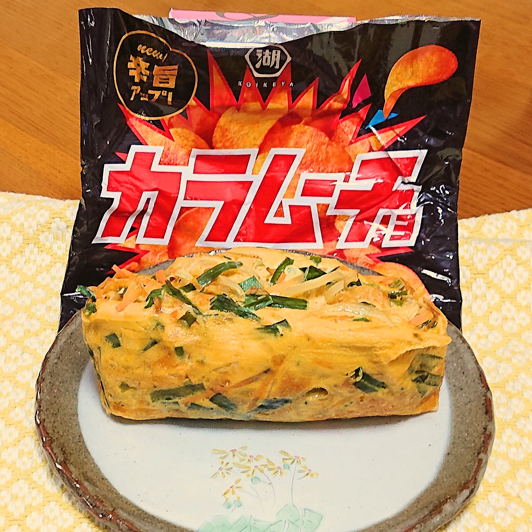 カラムーチョでニラチヂミ風ポテチオムレツ Eatpick カラムーチョでニラチヂミ風ポテチオムレツ Eatpick