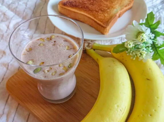 疲労回復 バナナとココアプロテインのスムージー Eatpick