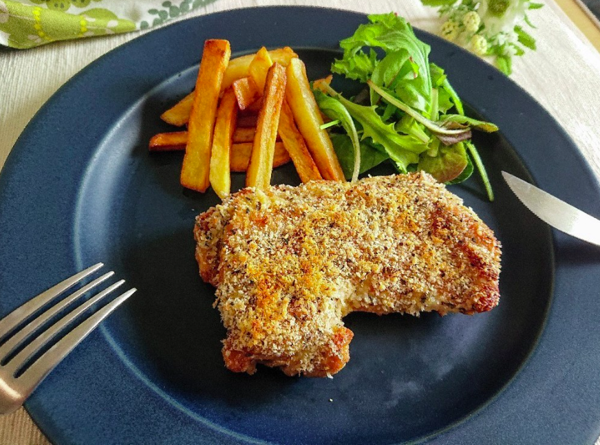 鶏もも肉の香草パン粉焼き Eatpick 鶏もも肉の香草パン粉焼き Eatpick