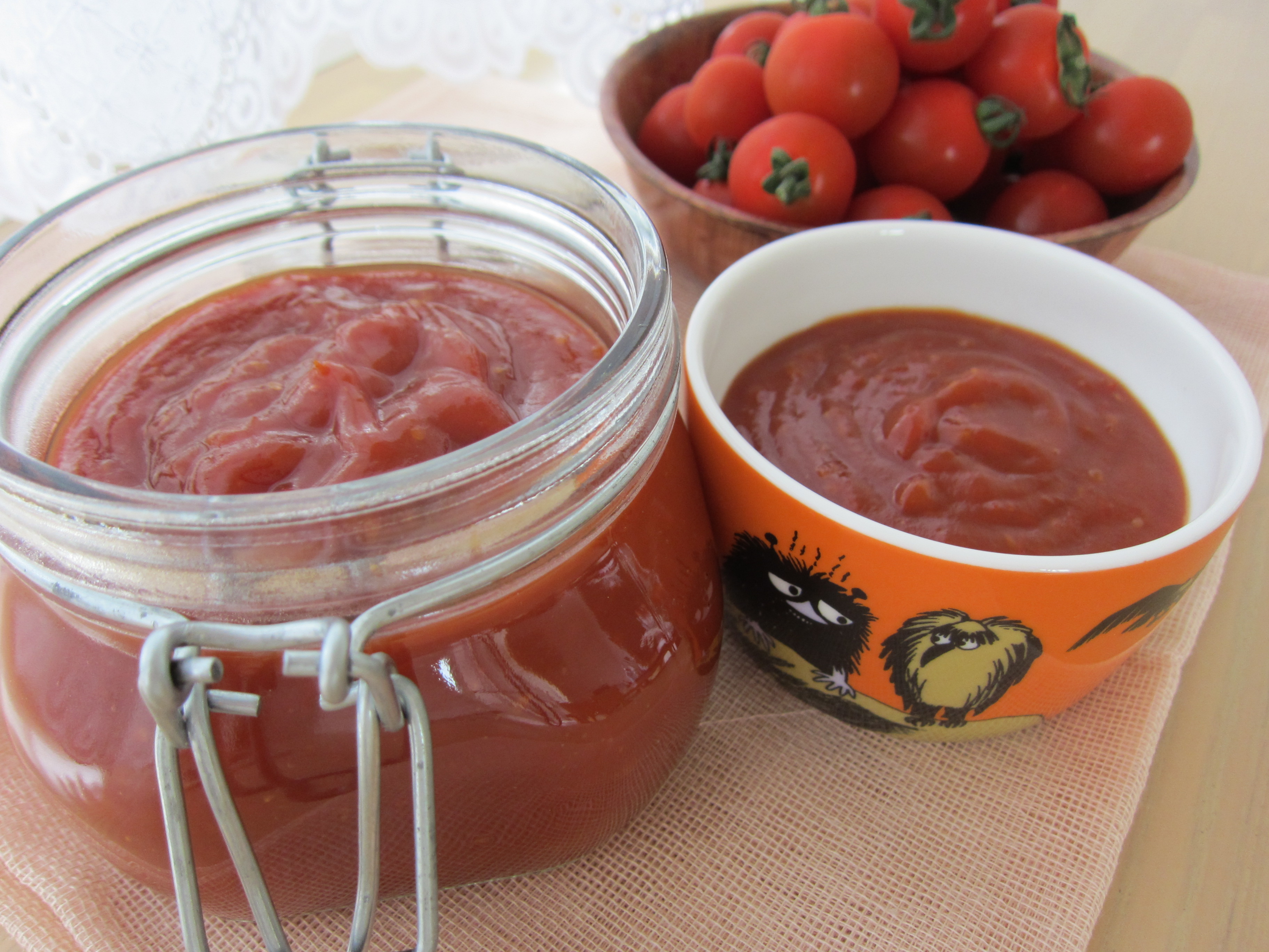 少量のバジルとチェリートマトの冷凍ジャムのレシピ