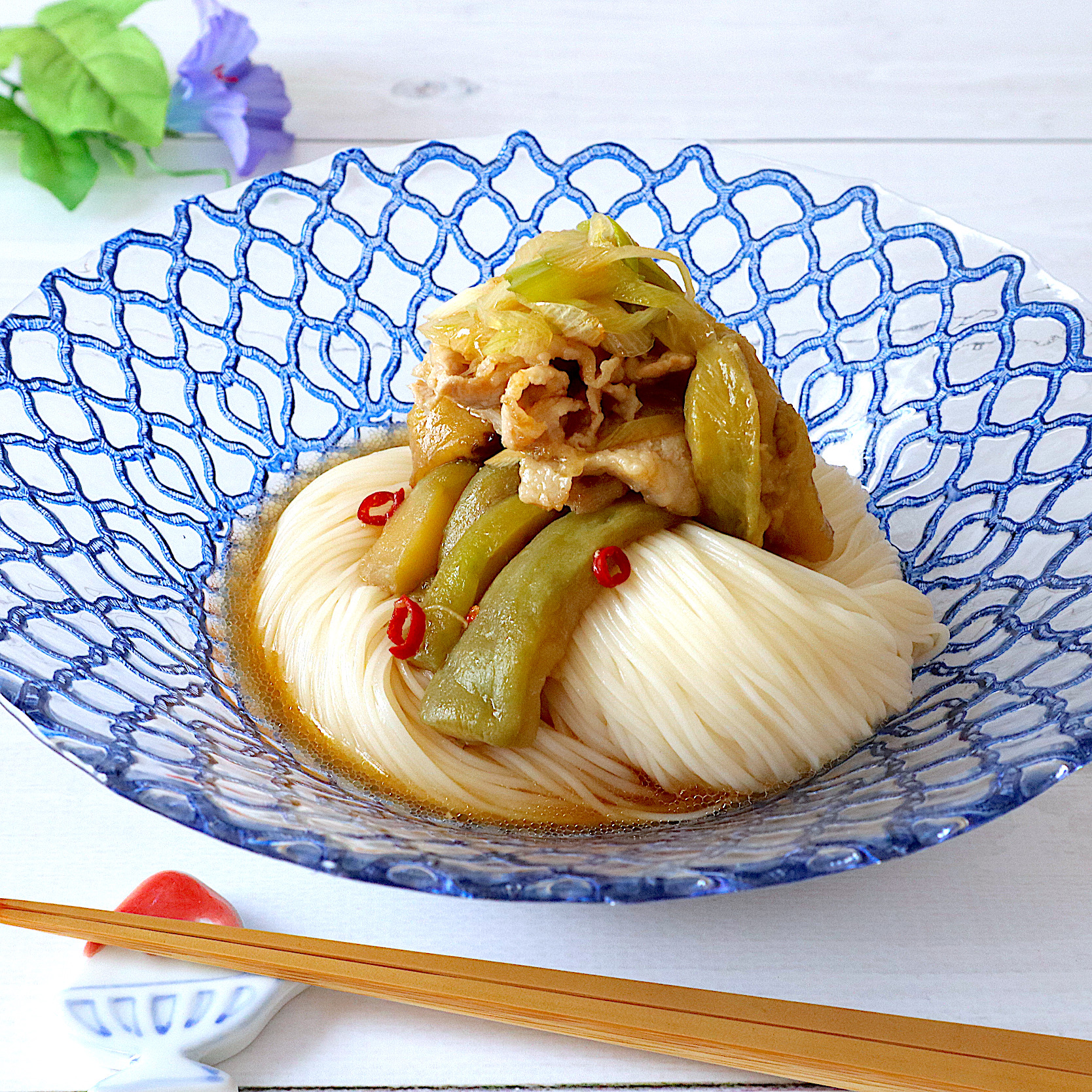 とろとろ白なすと豚バラのぶっかけそうめん Eatpick