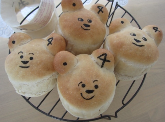 いちごのよんくまくんパン🐻